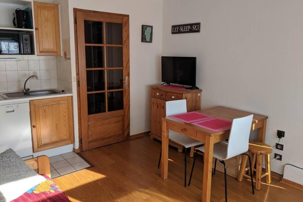 Bright Refurbished Apartment - Central Лез-Уш Экстерьер фото